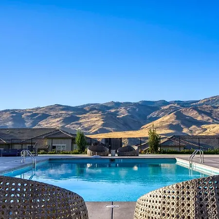 Luxury Retreat - King Beds, Hot Tub, & Pool - Family & Remote Work Friendly Apartment